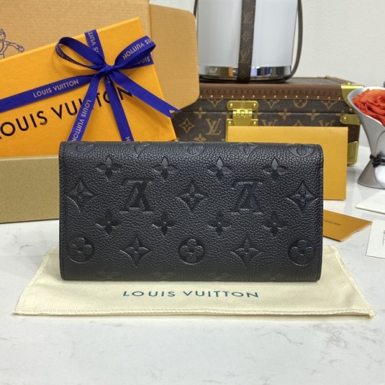 Louis Vuitton Sarah Wallet M82257