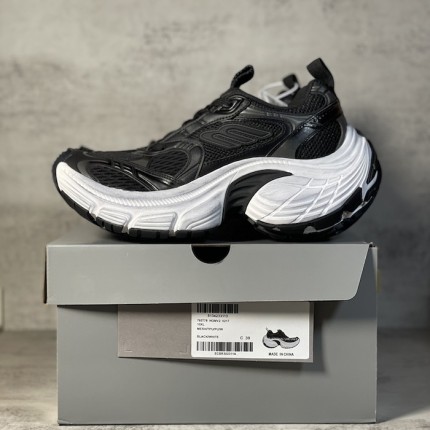 Balenciaga 10XL Sneaker in Black / White