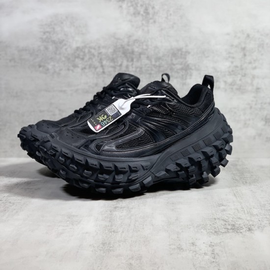 Balenciaga Bouncer Sneaker in Black