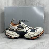 Balenciaga Hike Sneaker in Beige/Orange