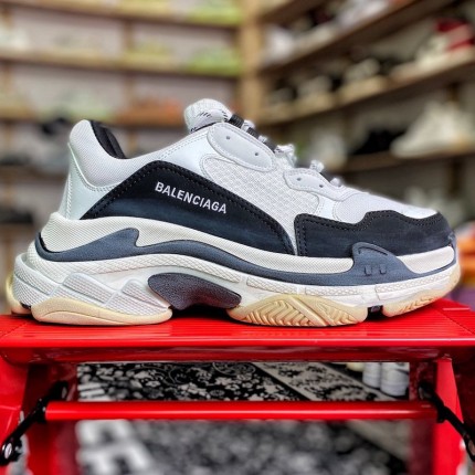 Balenciaga Triple S Sneaker White / Black / Grey