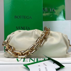 B V The Chain Pouch White