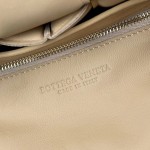 B V The China Cassette Bag Beige