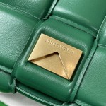 B V The China Cassette Bag Green