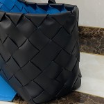 B V Tote in Intrecciato Nappa Leather Black / Blue