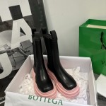 B V Tire Chelsea Boot Black / Pink