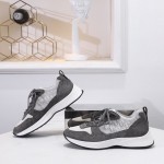 B25 Dior Oblique Runner Sneaker in Grey Suede