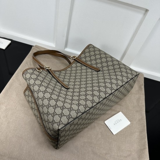 Replica Gucci GG Emblem medium tote bag brown ‎815213