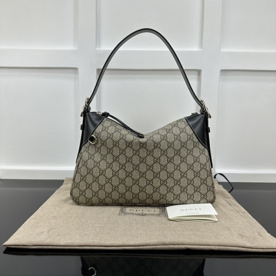 Gucci GG Emblem medium shoulder bag black ‎815216