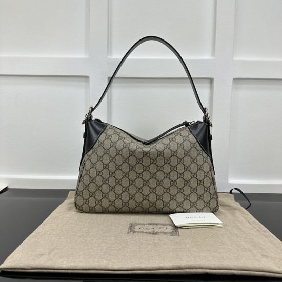 Gucci GG Emblem medium shoulder bag black ‎815216