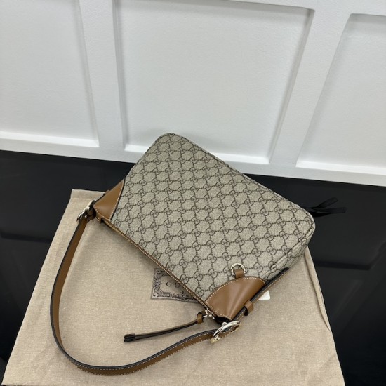 Replica Gucci GG Emblem medium shoulder bag brown ‎815216