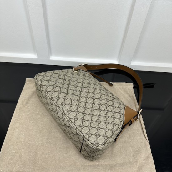 Replica Gucci GG Emblem medium shoulder bag brown ‎815216