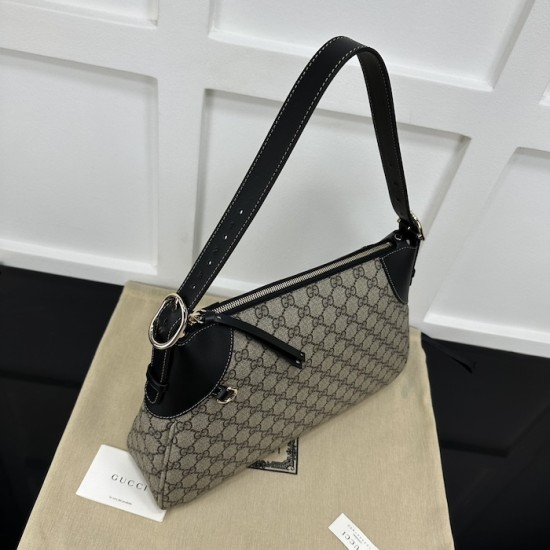 Gucci GG Emblem large shoulder bag black ‎815217