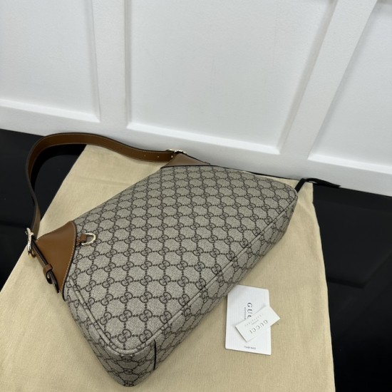 Replica Gucci GG Emblem large shoulder bag brown ‎815217