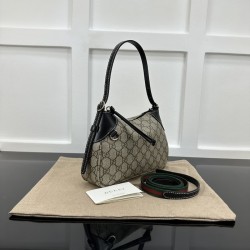 Replica Gucci GG Emblem small shoulder bag black ‎815218