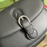 Gucci Small shoulder bag with logo Black 679540