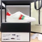 Gucci Ace sneaker with Interlocking G 644749