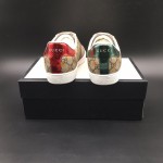 Gucci Men's Ace GG Supreme bees sneaker