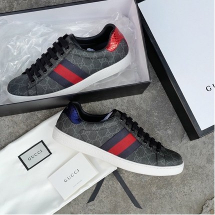 Gucci Men's Ace GG Supreme sneaker Black