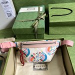 The North Face x Gucci belt bag ‎650299 White