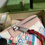 The North Face x Gucci belt bag ‎650299 White