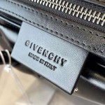 Givenchy Medium Antigona bag in Box leather Black