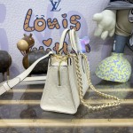 Louis Vuitton OnTheGo East West Cream M23698