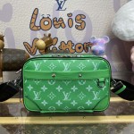 Louis Vuitton Taiga cowhide leather Alpha Messenger Green M31014