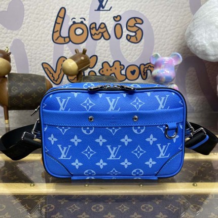 Louis Vuitton Taiga cowhide leather Alpha Messenger Blue M31016