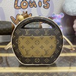 Louis Vuitton Monogram canvas Around Me PM M47117