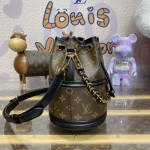 Louis Vuitton Monogram canvas Canoé M83480