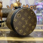 Louis Vuitton Monogram canvas Canoé M83480