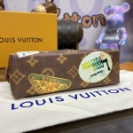 Louis Vuitton Monogram canvas Cosmetic Pouch M83597