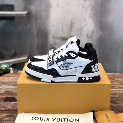 Louis Vuitton Trainer Sneaker 1A9ZBK