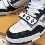 Louis Vuitton Trainer Sneaker 1A9ZBK