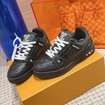 Louis Vuitton Trainer Sneaker 1AARF4