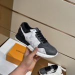 LV Run Away Sneaker 1A8UZS