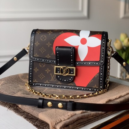 LV Game on Dauphine MM M57448