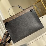 LV Taiga Leather Robusto Briefcase Bag M30591