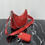 Prada Re-Edition 2005 nylon shoulder bag Red