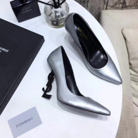 YSL opyum pump in patent leather with black heel silver